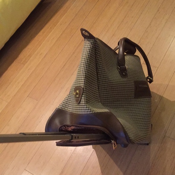 London Fog Travel Bag - Picture 6 of 7